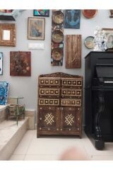 Pirinç İşlemeli Ahşap Dolap – 85x60x30 cm, Zarif ve Şık Dekor